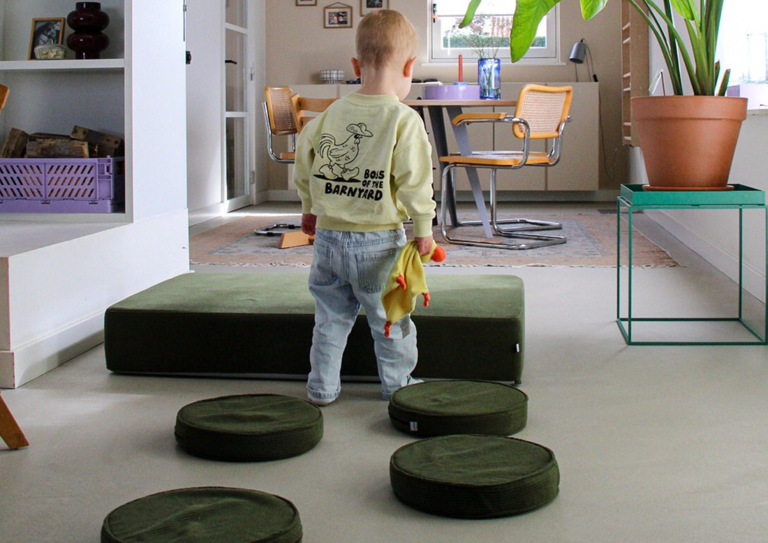 Bewegungsdrang im Herbst: So toben Kinder drinnen richtig
