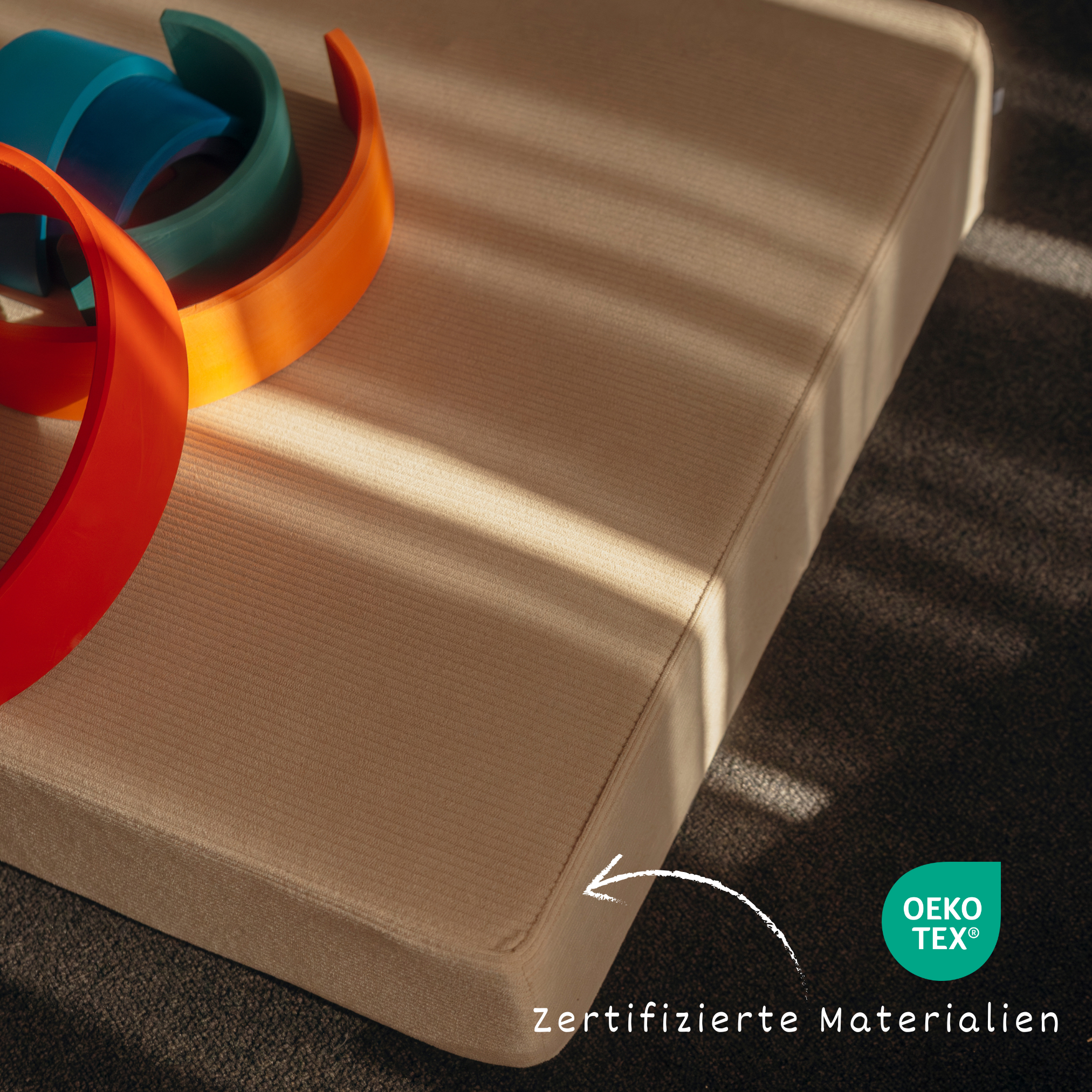 Nahaufnahme Cord-Bezug malwim Hüpfpolster Cord Beige – OEKO-TEX zertifizierter Stoff