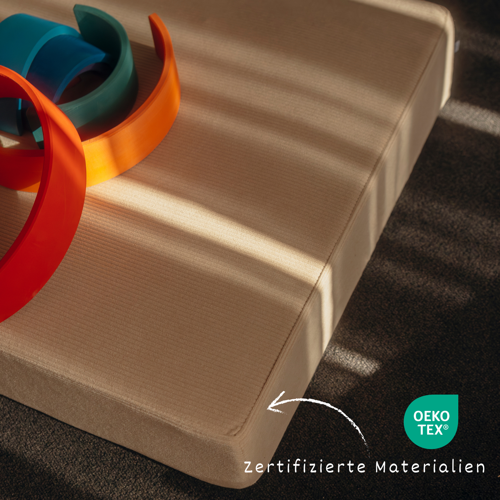 Nahaufnahme Cord-Bezug malwim Hüpfpolster Cord Beige – OEKO-TEX zertifizierter Stoff