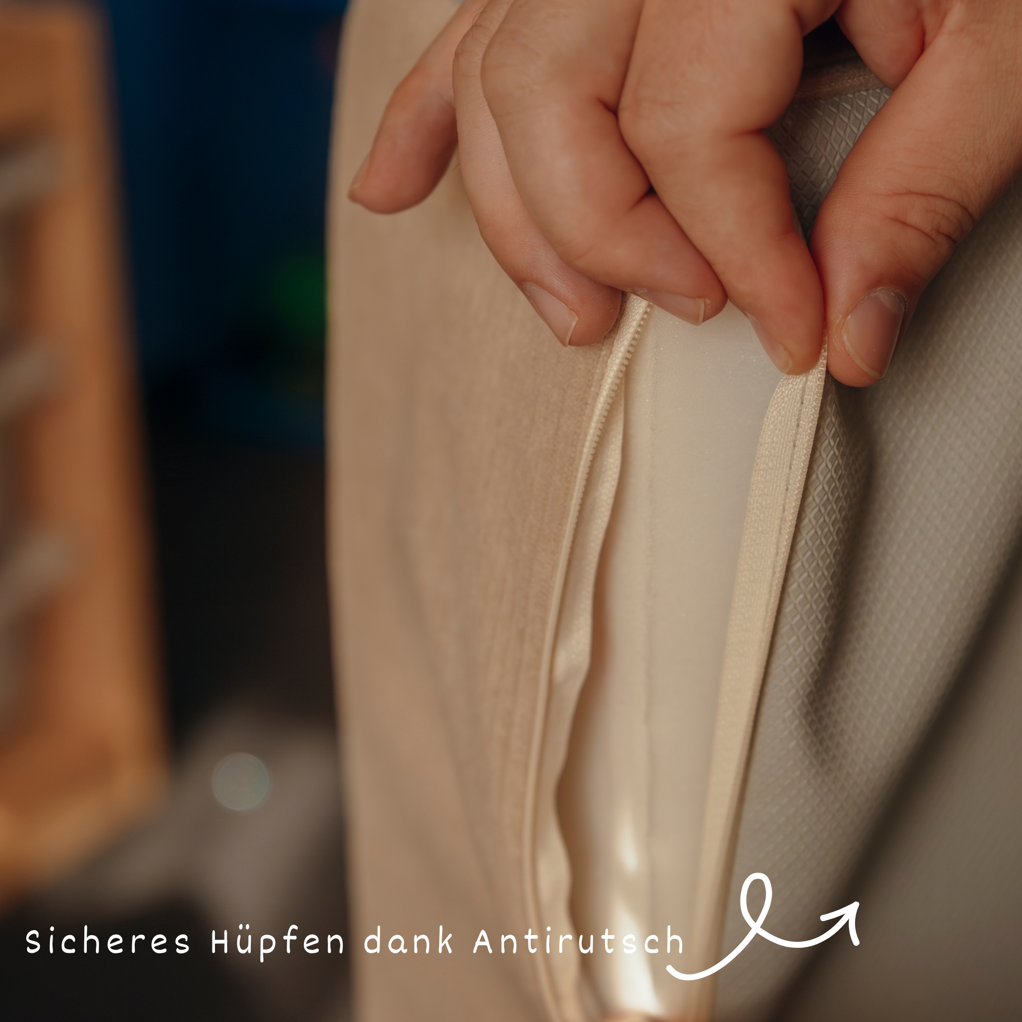 Detailaufnahme Verarbeitung malwim Hüpfpolster Cord – hochwertige Naht und Reissverschluss, rutschfeste Unterseite