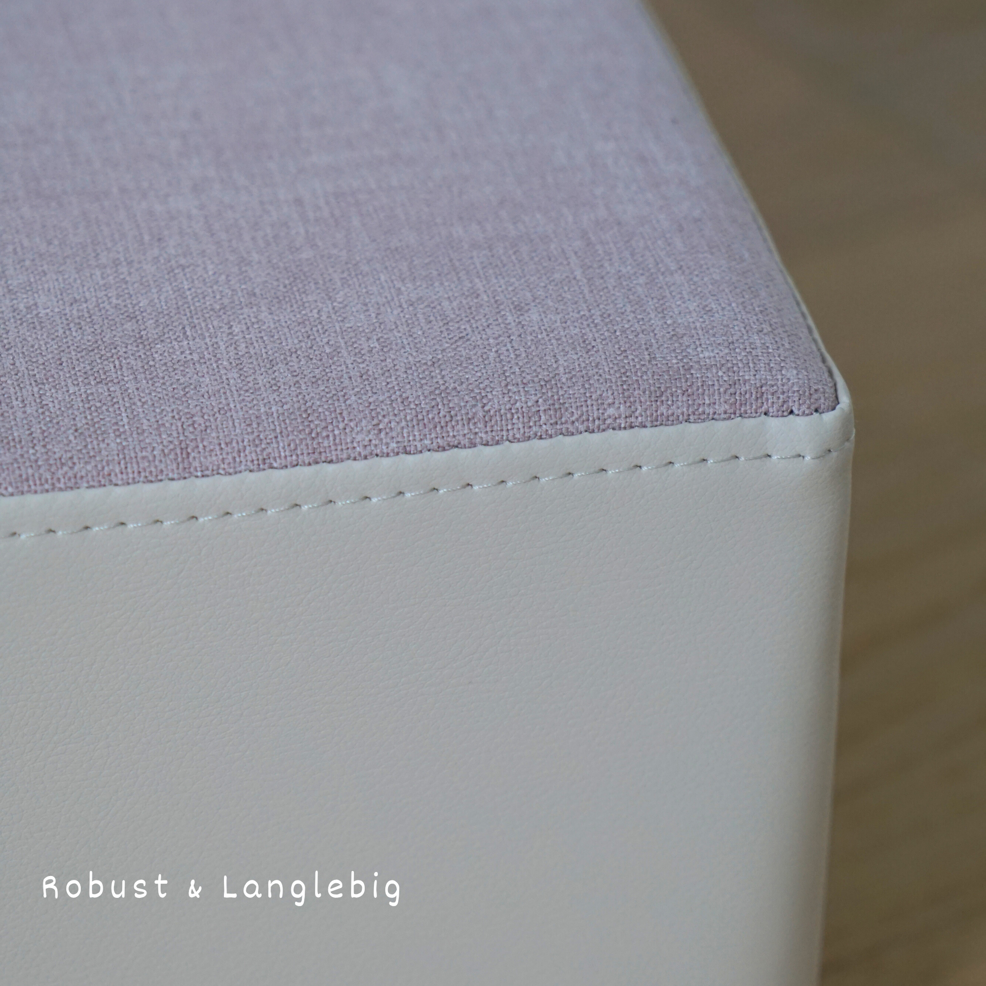Nahaufnahme Webstoff-Bezug malwim Hüpfpolster Webstoff Altrosa/Beige – OEKO-TEX zertifizierter Stoff
