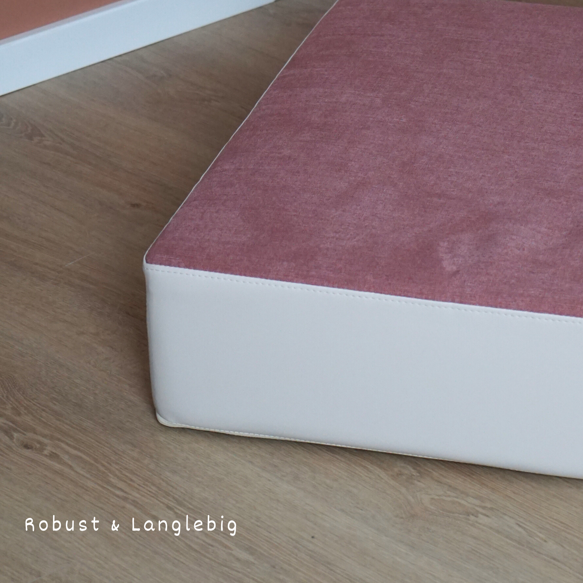 Nahaufnahme Webstoff-Bezug malwim Hüpfpolster Webstoff Bordeaux/Beige – OEKO-TEX zertifizierter Stoff
