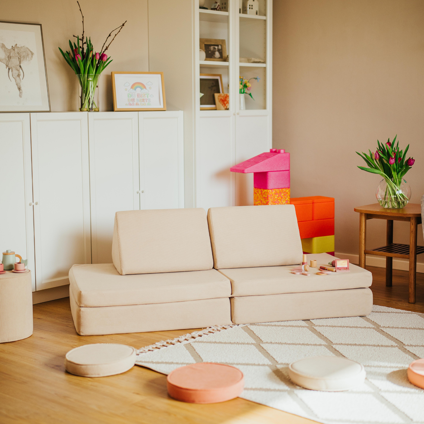 malwim Spielsofa Cord Beige Cord in modernem Wohnzimmer
